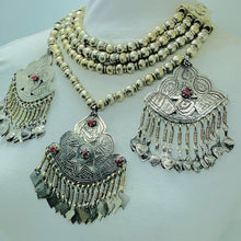 Load image into Gallery viewer, Handmade Oversized Beaded Chain Necklace