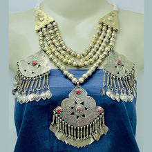 Load image into Gallery viewer, Handmade Oversized Beaded Chain Necklace