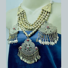 Load image into Gallery viewer, Handmade Oversized Beaded Chain Necklace