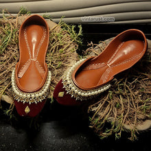 Load image into Gallery viewer, Handmade Party Wear Maroon Punjabi Khussa