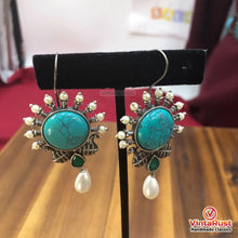 Load image into Gallery viewer, Pearls and Turquoise Stone Earrings