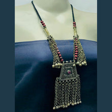 Load image into Gallery viewer, Handmade Pendant Necklace with Beads and Tassels