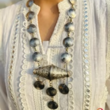 Load image into Gallery viewer, Silver Vintage Necklace with Dangling Pendant