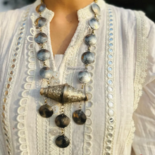 Load image into Gallery viewer, Silver Vintage Necklace with Dangling Pendant