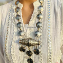 Load image into Gallery viewer, Silver Vintage Necklace with Dangling Pendant