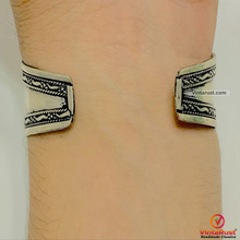 Load image into Gallery viewer, Vintage Black Stone Adjustable Cuff Bracelet