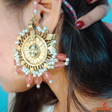 Load image into Gallery viewer, Golden Dangling Earrings with Pearland Pink Bead