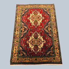 Load image into Gallery viewer, Luxurious Handcrafted Floor Rug