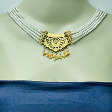 Load image into Gallery viewer, Pearls Beaded Chain Necklace With Golden Metal Motif