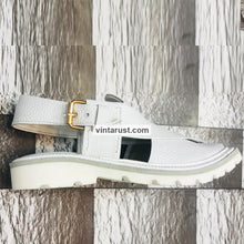 Load image into Gallery viewer, Premium White Handmade Leather Kaptaan Chappal