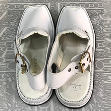 Load image into Gallery viewer, Pure White Kaptaan Peshawari Chappal