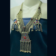 Load image into Gallery viewer, Silver Kuchi Bib Necklace With Dangling Pendant