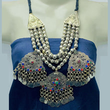 Load image into Gallery viewer, Silver Metallic Beaded Chain Necklace