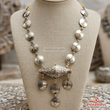 Load image into Gallery viewer, Vintage Silver Dangling Pendant Necklace