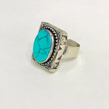 Load image into Gallery viewer, Southwestern Style Turquoise Oval Stone Ring