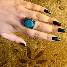 Load image into Gallery viewer, Southwestern Style Turquoise Oval Stone Ring