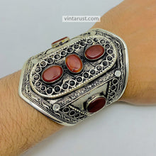 Load image into Gallery viewer, Front Three Stone Style Boho Kuchi Bracelet