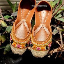 Load image into Gallery viewer, Traditional Beaded Khussa With Embroidery