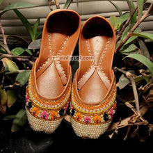 Load image into Gallery viewer, Traditional Beaded Khussa With Embroidery