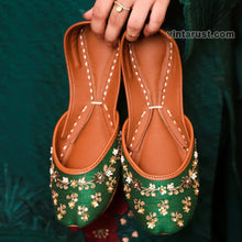 Load image into Gallery viewer, Traditional Handmade Embroidery Khussa Jutti