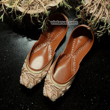 Load image into Gallery viewer, Traditional Women Embroidered Punjabi Jutti