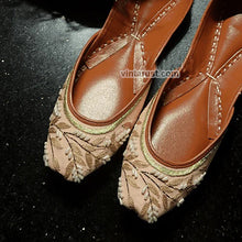 Load image into Gallery viewer, Traditional Women Embroidered Punjabi Jutti