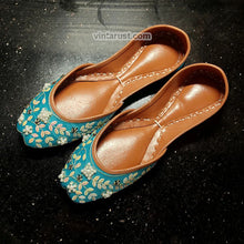 Load image into Gallery viewer, Turquoise Hand Embroidered Mojaris Khussa
