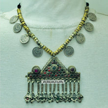 Load image into Gallery viewer, Vintage Beaded Chain Pendant Necklace