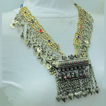 Load image into Gallery viewer, Vintage Big Pendant Necklace With Dangling Tassels