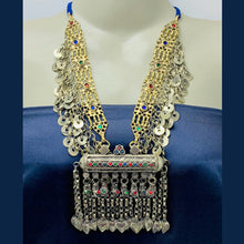 Load image into Gallery viewer, Vintage Big Pendant Necklace With Dangling Tassels