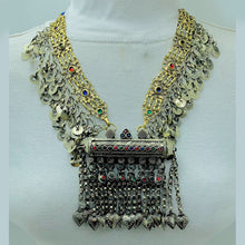 Load image into Gallery viewer, Vintage Big Pendant Necklace With Dangling Tassels