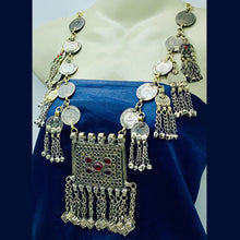 Load image into Gallery viewer, Vintage Coins Chain Necklace With Dangling Pendant