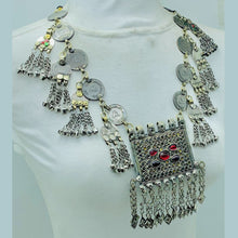 Load image into Gallery viewer, Vintage Coins Chain Necklace With Dangling Pendant