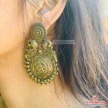 Load image into Gallery viewer, Vintage Massive Golden Tone Tribal Earrings
