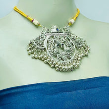 Load image into Gallery viewer, Vintage Peacock Motif Choker With Bells