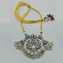 Load image into Gallery viewer, Vintage Peacock Motif Choker With Bells