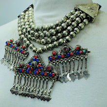Load image into Gallery viewer, Vintage Silver Metallic Beaded Chain Necklace