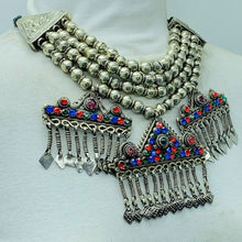 Load image into Gallery viewer, Vintage Silver Metallic Beaded Chain Necklace