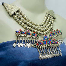 Load image into Gallery viewer, Vintage Silver Metallic Beaded Chain Necklace