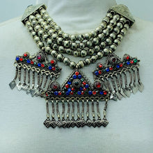Load image into Gallery viewer, Vintage Silver Metallic Beaded Chain Necklace