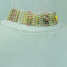 Load image into Gallery viewer, Vintage Style Golden Metal Choker Necklace