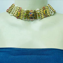 Load image into Gallery viewer, Vintage Style Golden Metal Choker Necklace