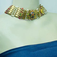 Load image into Gallery viewer, Vintage Style Golden Metal Choker Necklace
