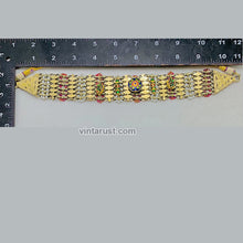 Load image into Gallery viewer, Vintage Style Golden Metal Choker Necklace