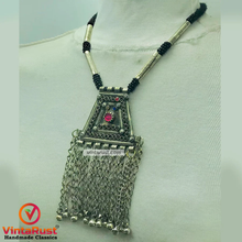 Load image into Gallery viewer, Vintage Pendant Middle Eastern Silver Necklace