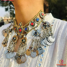 Load image into Gallery viewer, Vintage Dangling Coins Necklace With Green and Red Glass Stones