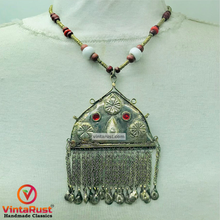 Load image into Gallery viewer, Wooden Beaded Necklace With Dangling Pendant