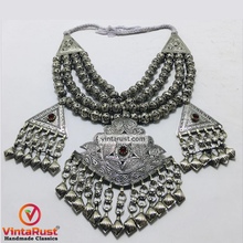 Load image into Gallery viewer, Metal Beaded Necklace With Dangling Pendants