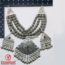 Load image into Gallery viewer, Metal Beaded Necklace With Dangling Pendants