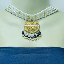 Load image into Gallery viewer, White Pearls Handmade Beaded Jewelry Set
